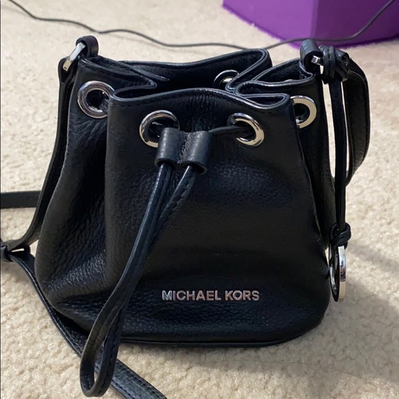 Michael Kors Handbags - Michael Kors crossbody